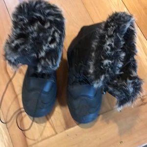 Snow boots